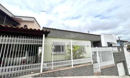 Casa com 3 quartos à venda na Rua Severino Belfort, Bairu, Juiz de Fora
