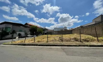 Terreno à venda na Rua Francisco Baptista de Oliveira, lote 22, Aeroporto, Juiz de Fora