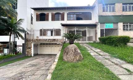 Casa duplex 5 quartos locação ou venda na Av. Rio Branco
