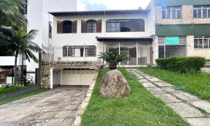 Casa duplex 5 quartos locação ou venda na Av. Rio Branco