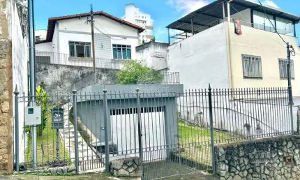 Casa com 3 quartos para alugar na Rua Cândido Tostes, 336, São Mateus, Juiz de Fora