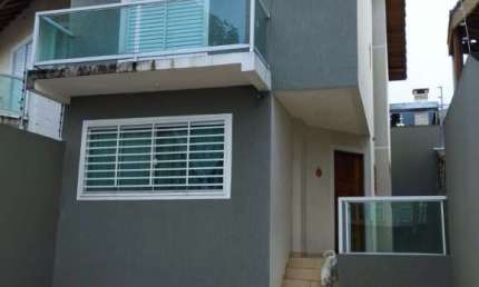 Sobrado 3 dormitorios sendo 1 suite  no bairro Santa Clara