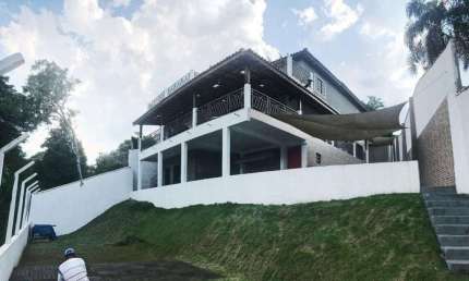 Vendo belíssima casa em Mairiporã De frente para Represa !!