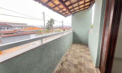 Sobrado à venda no bairro Maracanã – Praia Grande/SP