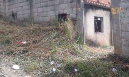 2 casas no mesmo terreno à venda, 200 m² por R$ 100.000 - Vila Esperança II - Juiz de Fora/MG