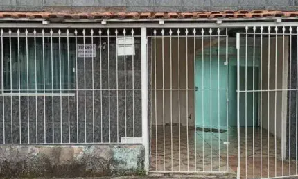 Casa com 3 dormitórios à venda, 100 m² por R$ 230.000 - Jóquei Clube - Juiz de Fora/MG