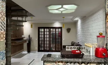Casa com 2 dormitorios em excelente estado de conservacao, garagem pra 2 carros em condominio fechado a 1,5 da Estacao Dom Bosco
