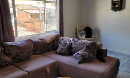 Sao cinco casas: Casa 01- com 3 quartos, sala, cozinha e 2 banheiros; Casa 02- com 3 comodos e banheiro; Casa 03- com 2 comodos e banheiro; Casa 04- com 3 comodos e banheiro; Casa 05- com 2 comodos e 