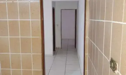 Sao quatro casas: Casa 01 - com 2 comodos e banheiro; Casa 02 - com 3 comodos e banheiro; Casa 03 - com 4 comodos e banheiro; Casa 04 - com 2 comodos e banheiro em excelente estado de conservacao
