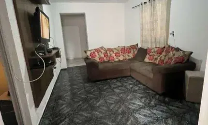 Sao quatro casas amplas, com 2 vagas de garagem, localizado a 500m da estacao Jose Bonifacio, proximo ao Banco Caixa Economica Federal, Supermercado D&amp;#39;Avo