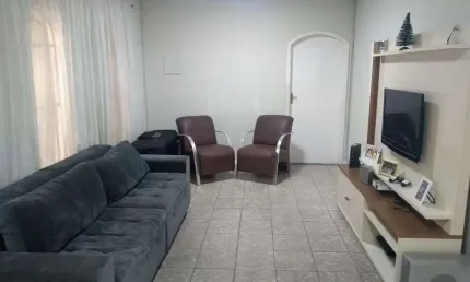 casa terrea com 3 dormitorios, 2 vagas de garagem-Curuca
