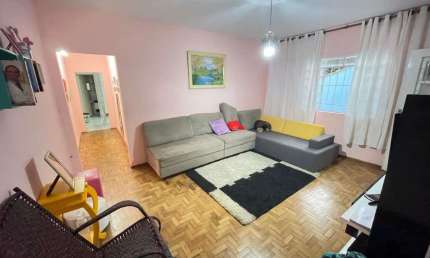 Casa terrea recem reformada com 2 quartos sendo 1 suite