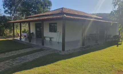 Fazenda / Sítios / Chácaras com 3 quartos à venda em Araçaí
