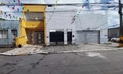 (ca2301) excelente casa medindo 250m² localizada no centro