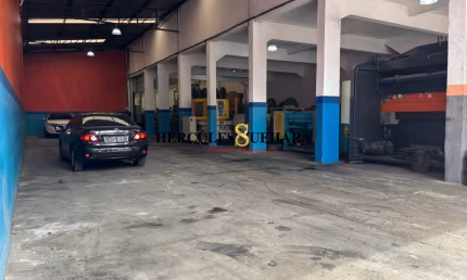 Raridade! Galpão com 125m de fundos e pé direito com aprox. 8m, no Brás em São Paulo