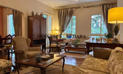 Charmoso Apartamento no Estilo Colonial/Neoclássico no Jardins em São Paulo