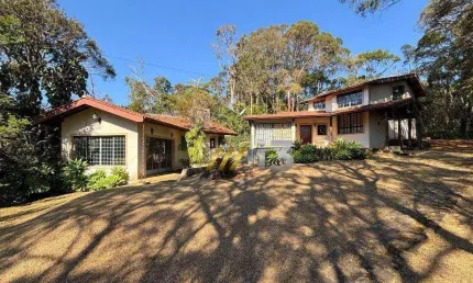 Casa com 3 dormitórios à venda, 261 m² por R$ 1.400.000,00 - Condomínio Clube da Montanha - Atibaia/SP