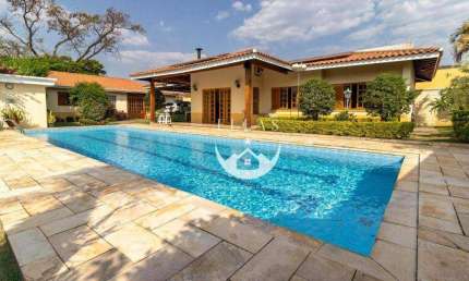 BELÍSSIMA CASA TÉRREA EM ATIBAIA – PORTEIRA FECHADA!