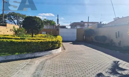 Casa térrea com 3 quartos, quintal; 3 vagas; dentro de condomínio em suzano/sp.