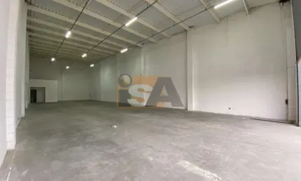 Galpão Comercial, na descida do viaduto, no bairro de Calmon Viana em Poá/SP.