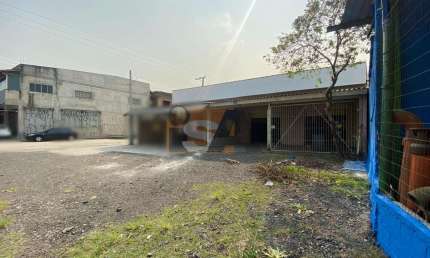 Salão Comercial; com estacionamento; na Rod. Índio Tibiriçá, em Suzano/SP.