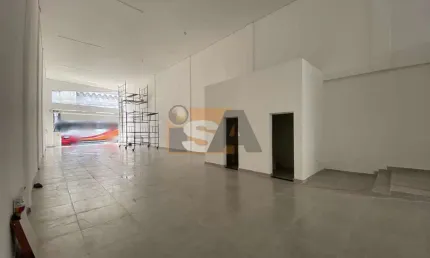 Galpão Comercial; com frente para duas vias; no centro de Mogi das Cruzes/SP.