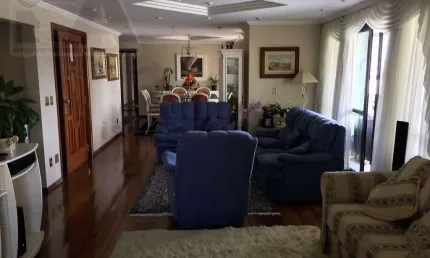 Apartamento com 4 quartos, sendo 2 suítes; próximo ao centro de Suzano/SP.
