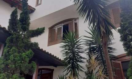 LINDA CASA COM VISTA DEFINITIVA DE TODA  A NOSSA BH.