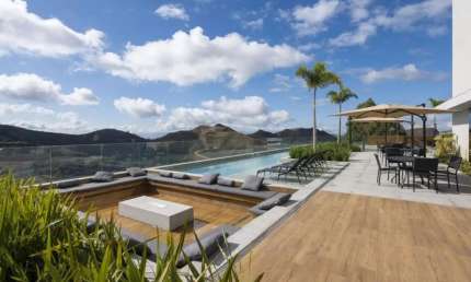 LINDO APARTAMENTO LUXUOSO, ESPACOSO COM LINDA VISTA PARA O VALE DO SERENO.