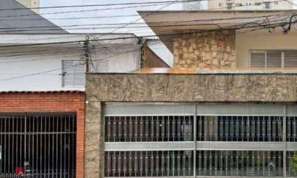 Excelente sobrado, ótima localização. Venda ou locação.