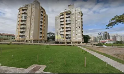 Apartamento à venda, mobiliado de 02 dormitórios, sendo 01 suíte com sacada no Pagani - Palhoça