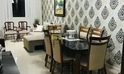 Amplo Apartamento com terraço, mobiliado, de 02 dormitórios, no Centro de Florianópolis.