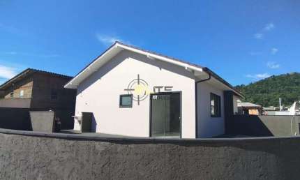 Casa de esquina com 02 dormitórios no Bela Vista - Palhoça.
