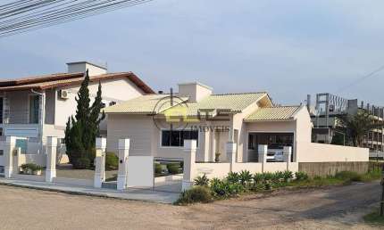 Casa à venda, com 03 dormitórios no Centro - Santo Amaro da Imperatriz