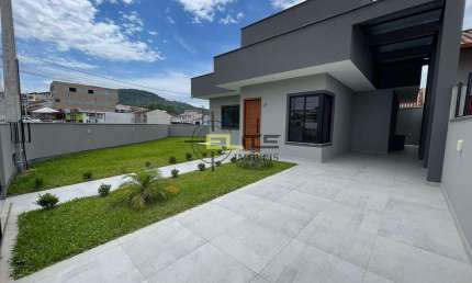 Linda casa de 3 dormitórios (com suíte) e hidromassagem, no Bela Vista, em Palhoça/SC