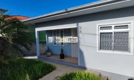 Casa à venda, com 3 dormitórios, 2 banheiros, sacada no Sertão do Maruim, em São José/SC