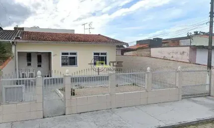 Vende-se 2 casas no mesmo terreno no Bairro Areias/São José.