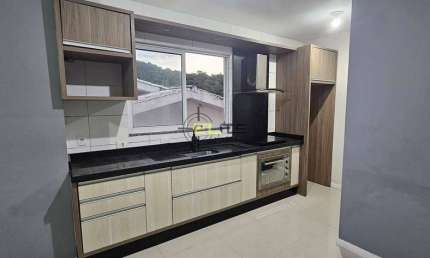 Apartamento de 2 dormitórios com sacada e churrasqueira no Sertão do Maruim/São José.