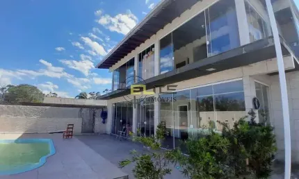 Casa com amplo terreno, piscina e mini Playground na Passagem do Maciambu/Palhoça.