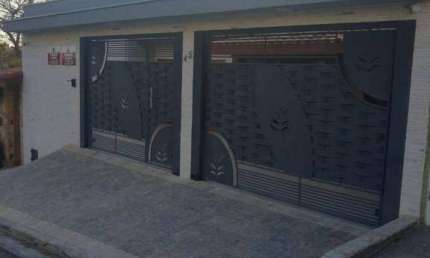 Casa com 4 dormitórios, sendo 1 suíte  à venda, 180 m² por R$ 800.000 - Parque Três Meninos - Sorocaba/SP
