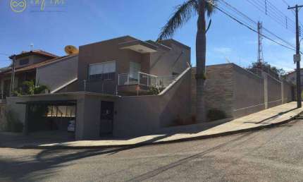 Casa de Esquina com 3 dormitórios, sendo 1 suíte à venda, 450 m² por R$ 1.050.000 - Colina Verde - Tatuí/SP