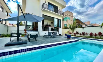 Belíssima casa Neoclássica com 5 suítes e acabamento refinado no Condomínio Reserva da Serra/ Jundiai
