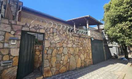 Casa com 3 quartos à venda na Rua Zurick, 735, Nova Suíssa, Belo Horizonte