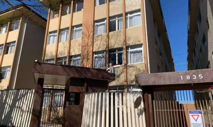 Apartamento 3 quartos no térreo na Av Iguaçu para alugar 90m² - AP126