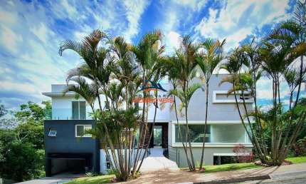 Imponente Casa em Condomínio de Luxo na Granja Viana - 4 quartos, 4 suítes, 3 salas, 5 banheiros, 8 vagas, 435,91 m².