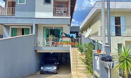 Casa em Condomínio de Luxo em Cotia-SP, 3 Quartos, 1 Suíte, 2 Salas, 3 Banheiros, 4 Vagas de Garagem, 200 m²