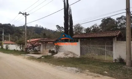 Casa à venda em São Roque-SP, no bairro Caete (mailasqui), com 2 quartos, 1 suíte, 2 salas, 2 banheiros, 11 vagas de garagem e 350,00 m² de área.