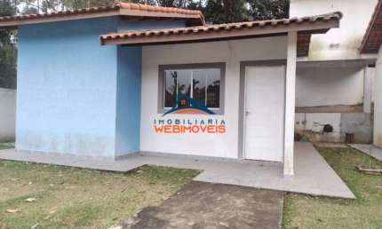 Casa à venda em condomínio fechado  Imóvel com:- 2 dormitórios- Sala de estar-Sala de jantar- Cozinha- Área de serviço- Lavabo- 2 banheiros- Quintal.