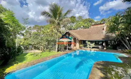 Casa de alto padrão em condomínio na Chácara Santa Lúcia dos Ypes em Carapicuíba-SP: 3 quartos, 1 suite, 3 salas, 4 banheiros, 10 vagas de garagem, 363,50 m² de área.