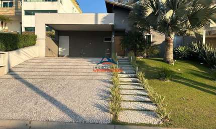 Impecável residência de alto padrão em condomínio no Jardim do Golf I, Jandira-SP: 3 quartos, 3 suítes, 3 salas, 4 banheiros, 6 vagas, 270,50 m²!